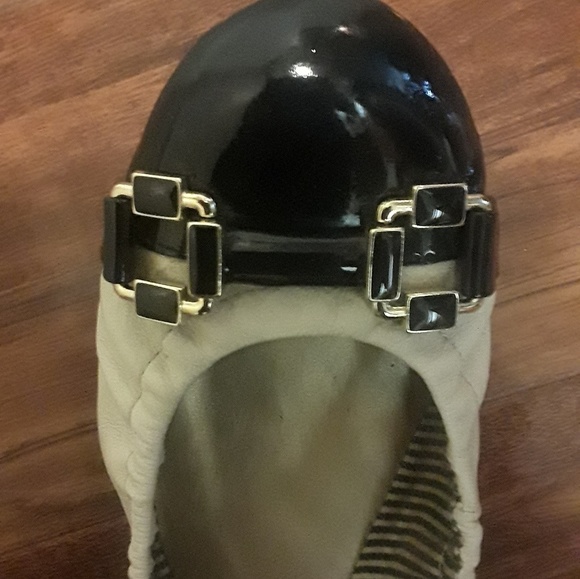 Tahari Womens shoes - Picture 3 of 3